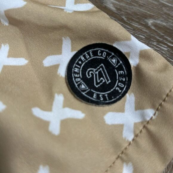 Remi + Rae Co x-me out Hybrid Shorts - Picture 3 of 7